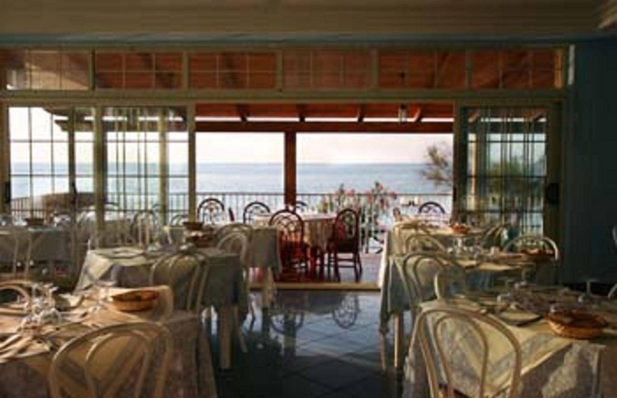 Baia Tropea Resort Parghelia Étterem fotó